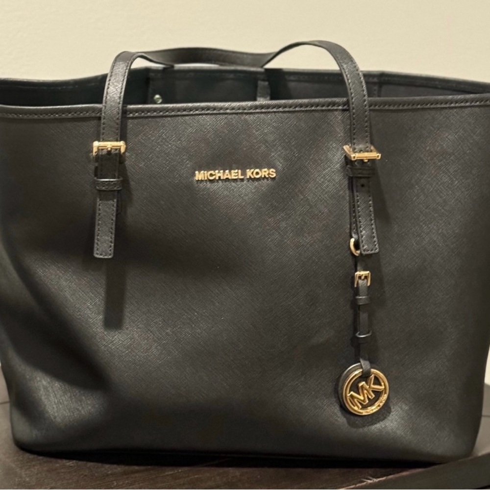 Michael Kors Large Black Jet Set Travel Tote-GUC! - Picture 2 of 12